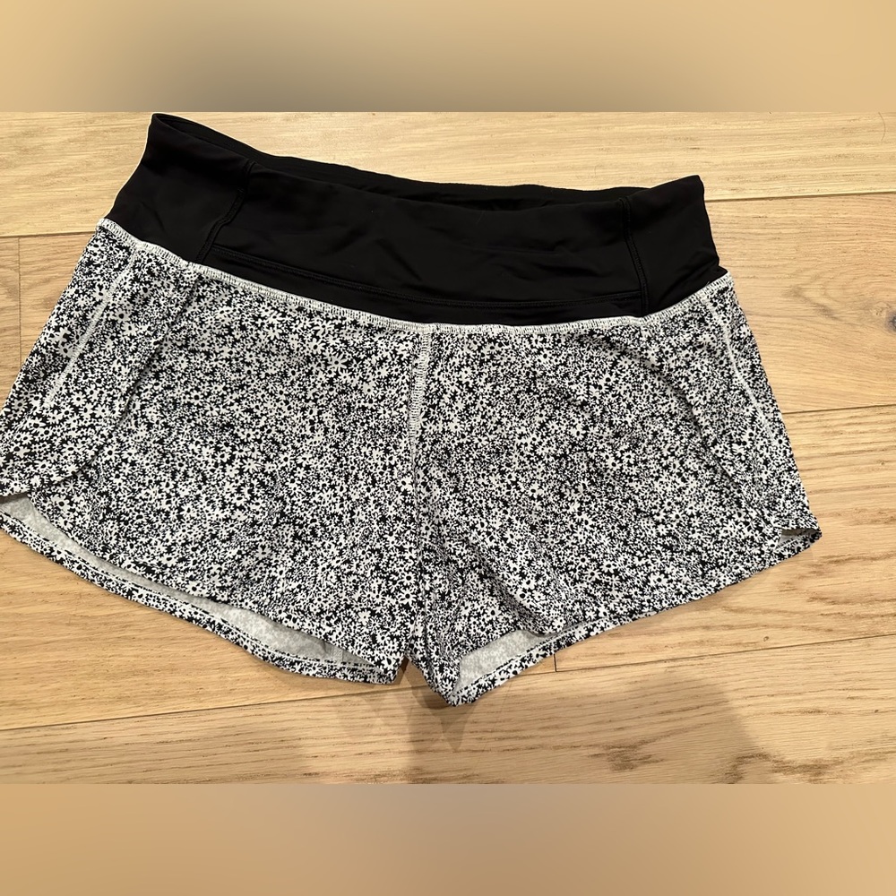 🖤🤍🩶EUC lululemon short size 4